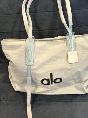 ALO Yoga Lightweight Canvas Tote Bag in White with Light Blue Trim